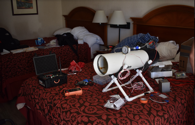 Hotel room pressure-chamber, electronics setup